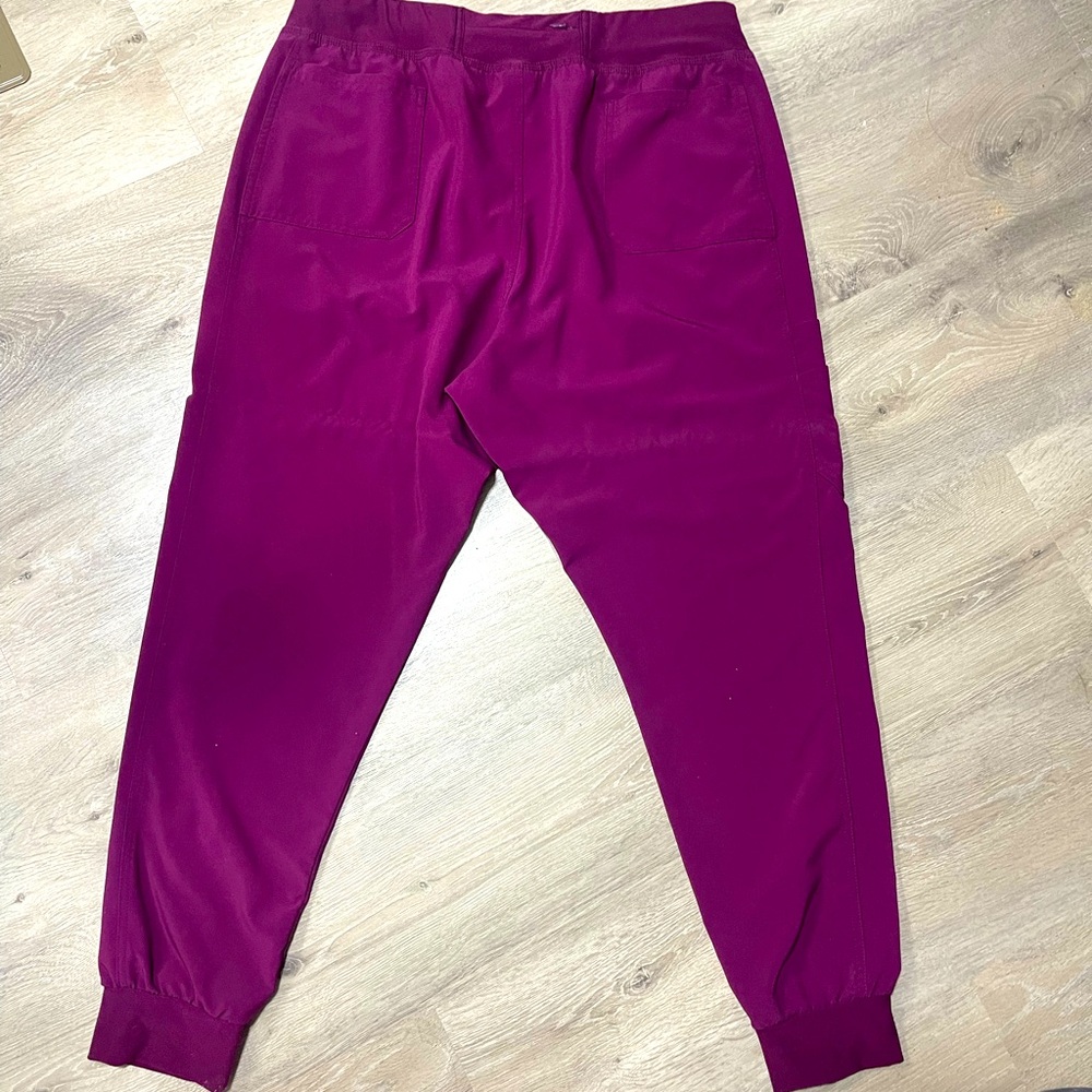 XL Cherokee Scrub Bottom